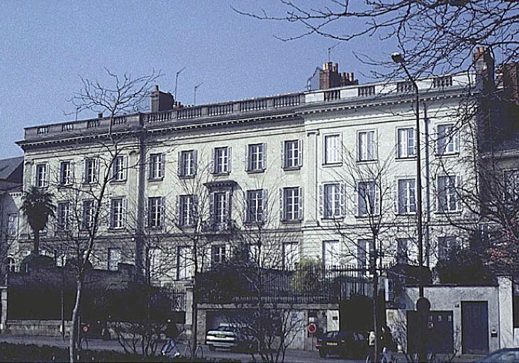 Vue d'ensemble sur rue.