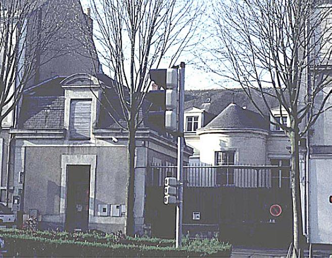 Vue d'ensemble sur rue.