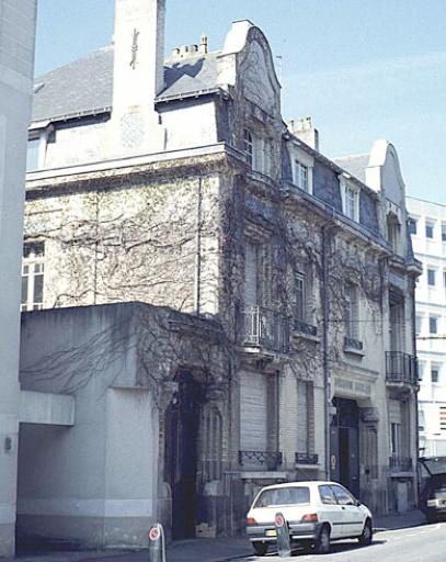 Vue d'ensemble sur rue.