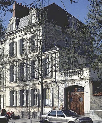 Vue d'ensemble sur rue.