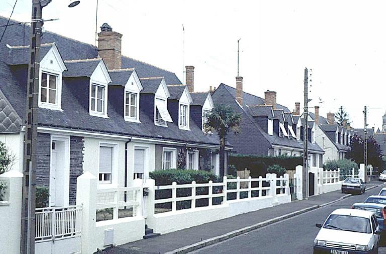 Vue partielle du lotissement sur la rue Maurice-Blanchard.