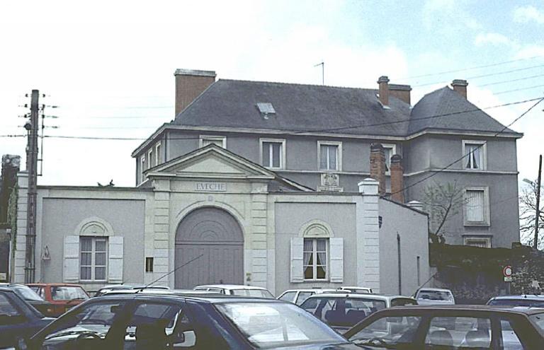 Vue d'ensemble depuis la place.