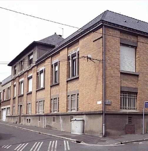 Vue d'ensemble avec l'élévation principale sur la rue Fort-de-Vaux.