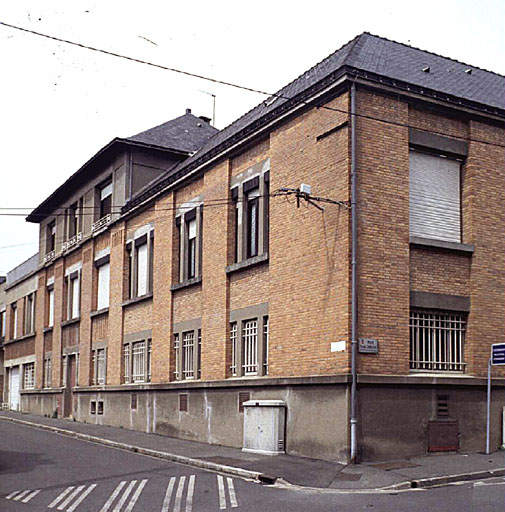 Vue d'ensemble avec l'élévation principale sur la rue Fort-de-Vaux.
