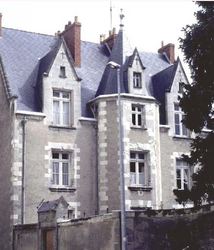 Façade sur jardin vue depuis la ruelle le long de l'église Saint-Joseph.