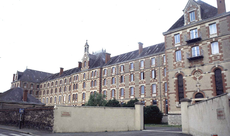 Vue d'ensemble sur rue.