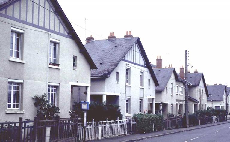 Vue d'ensemble sur rue.