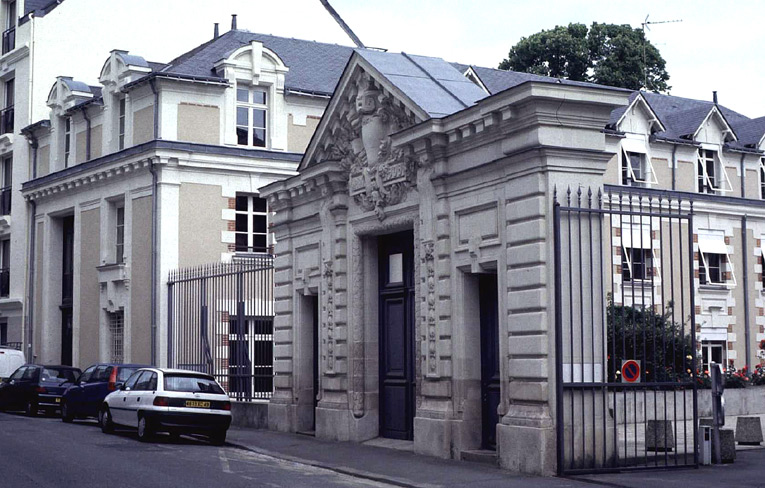 Vue d'ensemble sur rue.