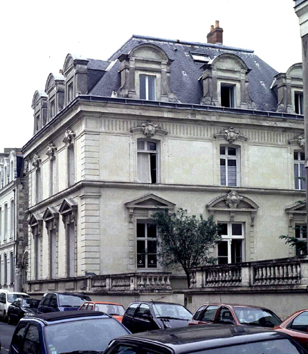 Vue d'ensemble depuis la rue.