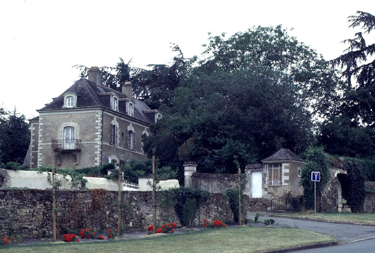 Vue d'ensemble depuis l'est (depuis la rue de la cote de Bellevue).
