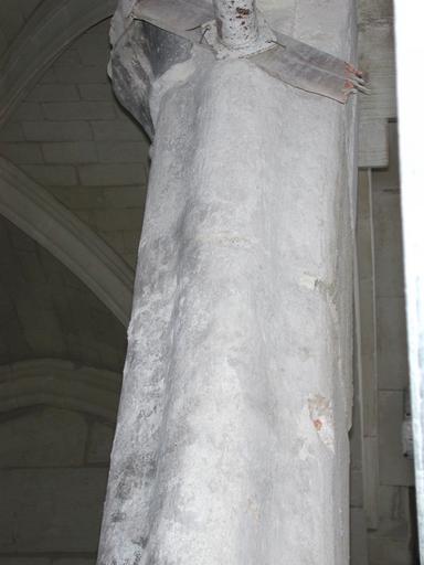 Loggia : dégagement des arcades sur jardin, chantier de restauration, déc. 2001 : pilier central, face latérale sud, mouluration et départ du chapiteau.