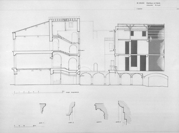 Coupe longitudinale de l'hôtel au 1/50e par H. Poulain, Service régional de l'Inventaire des Pays de la Loire, le 6 février 1977.