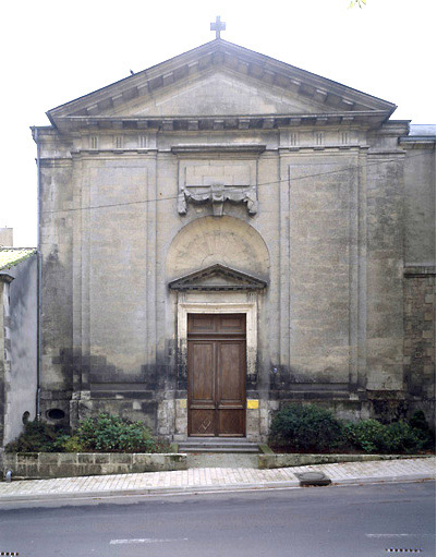 Façade de la chapelle, place Viète.