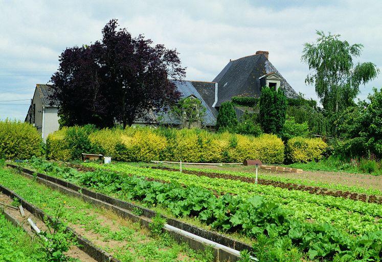 Jardin-potager et ferme, vue prise du sud-est.