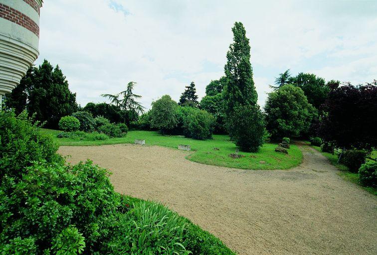 Jardin, dans l'axe sud du logis : vue vers sud.