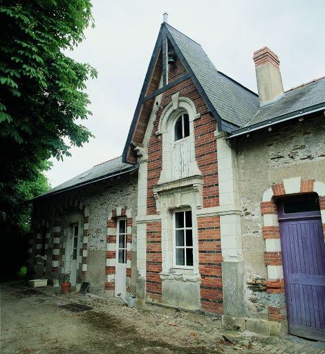 Aile de communs, à l'ouest du logis : détail de la façade est.
