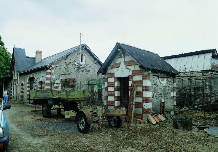 Dépendances au nord-ouest du logis : façade est.
