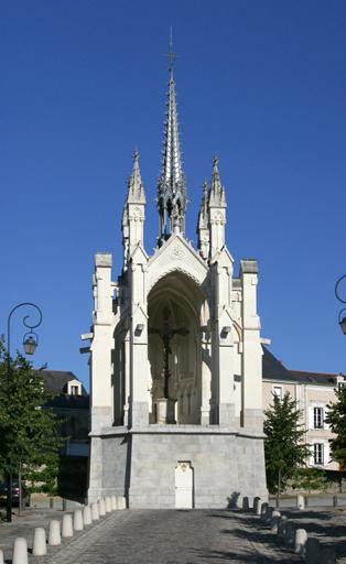 Oratoire dit chapelle Notre-Dame-de-Pitié, puis reposoir du Tertre-Saint-Laurent