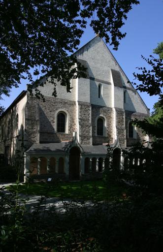 Bâtiment de la salle des malades : façade d'entrée est, sur le jardin du musée.