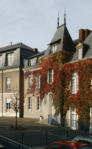 Vue de situation, sur la cour du Collège de la cathédrale..