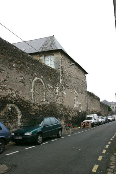 Vue d'ensemble de l'enclos et de l'ancien hôtel de la Bouveraye (intégré au Carmel), sur la rue du Tambourin, en axe sud-nord.