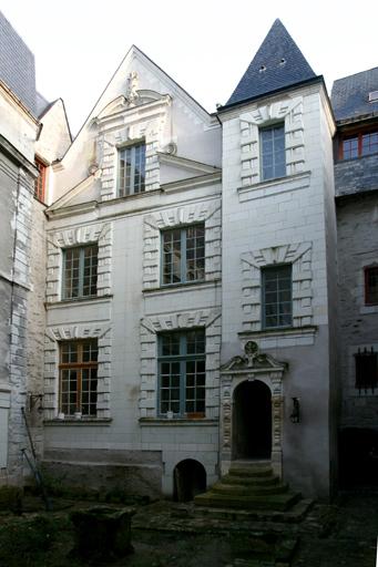 Manoir des Tourelles, puis hôtel dit maison des Tourelles, puis hôtel Crespin, puis hôtel Fleuriot, puis hôtel du Mont-de-Piété