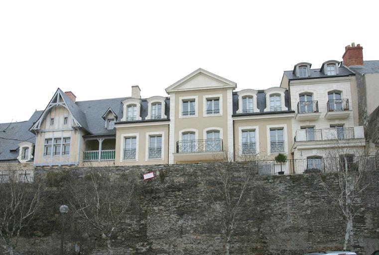 Vue d'ensemble, depuis la rue Toussaint.