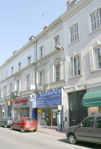 Maison associée à un hôtel