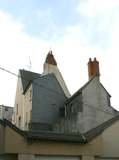 Vestiges du logis, vus de la cour du 9 rue Valdemaine.