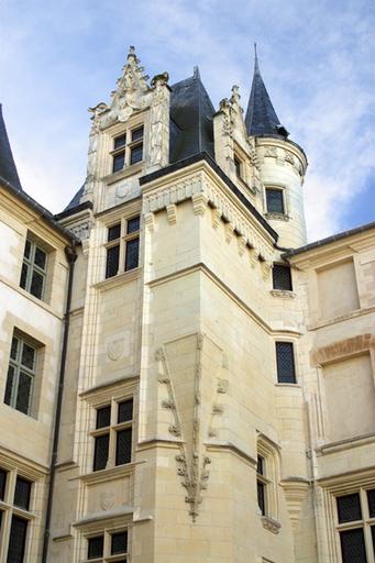 Cour d'honneur. Grande tour d'escalier : partie haute.