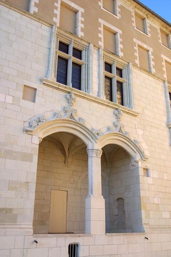 Logis Barrault, façade sur le jardins : arcades de la loggia.