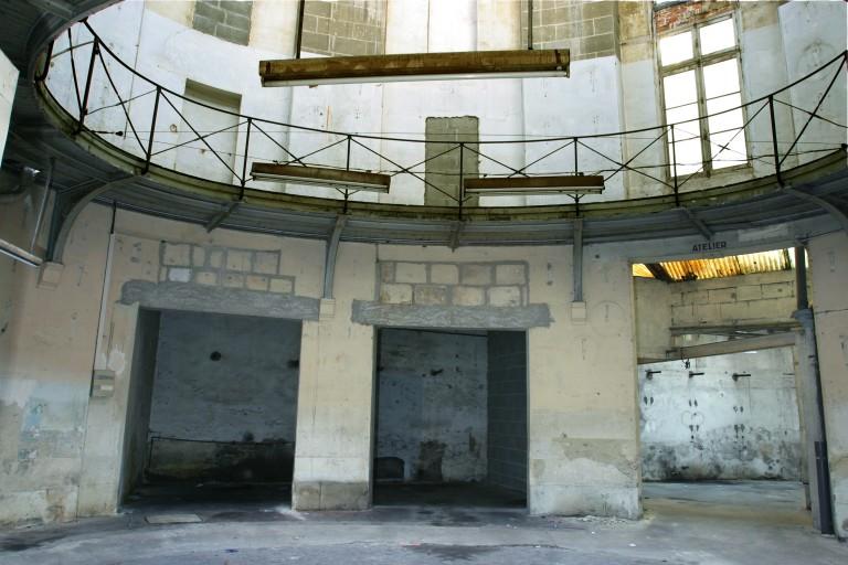 Cour principale, vue d'ensemble vers nord.