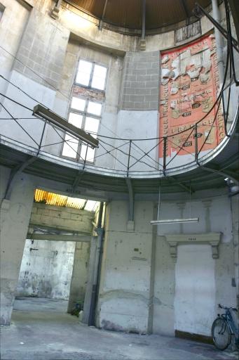 Cour principale, vue vers nord-est.