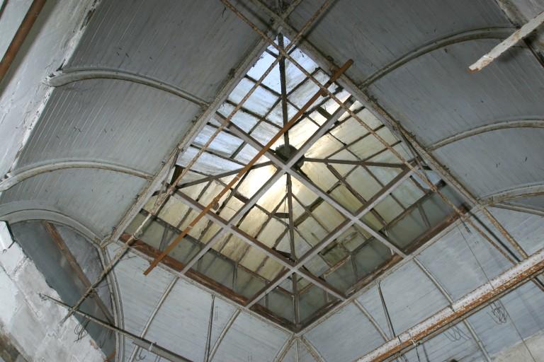 Cour secondaire : vue de la verrière.