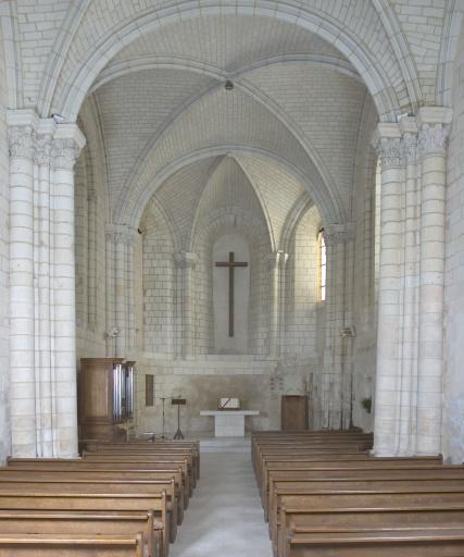 Chapelle Saint-Eloi. Nef, vue intérieure, vers le choeur.