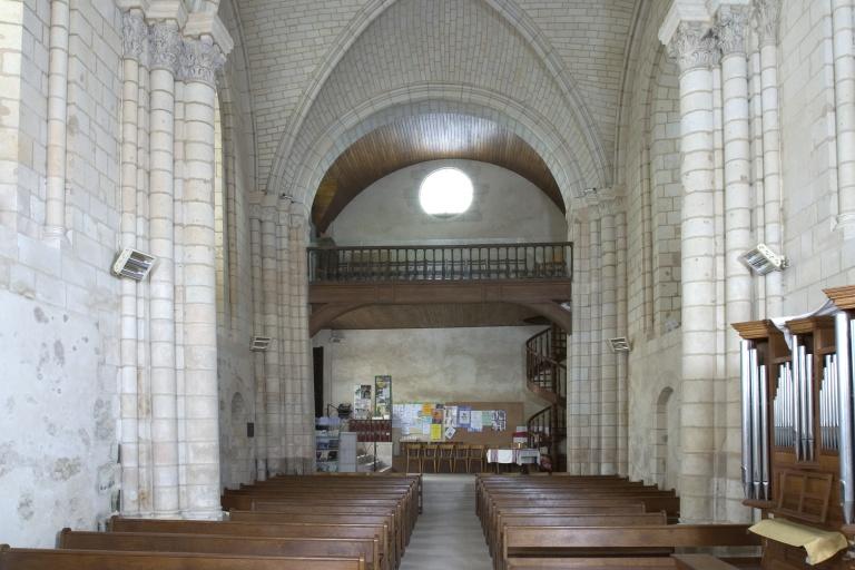 Chapelle Saint-Eloi. Nef, vue intérieure vers le vestibule et la tribune.