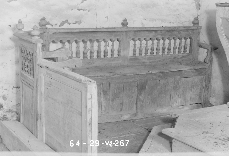 Chapelle de la Trinité : banc, vue générale