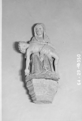 Groupe sculpté : Piéta, chapelle Saint-Sauveur (Saint-Hernin)