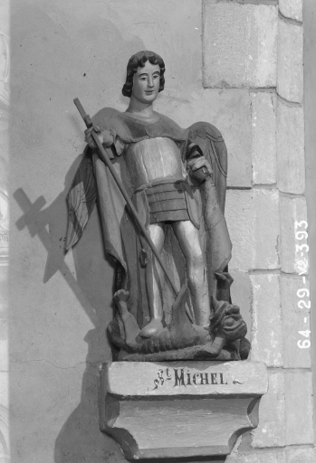 Statue : Saint Michel, église paroissiale de Saint-Hernin (Saint-Hernin)