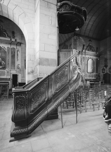 Chaire à prêcher-escalier d'accès