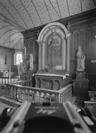 Eglise paroissiale Saint-Pierre : autel du croisillon sud