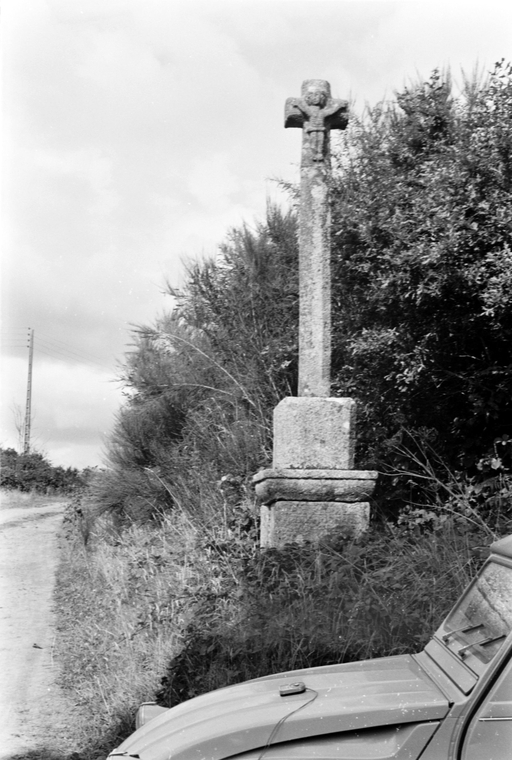 Croix (Guerizouarn) : vue de la face antérieure