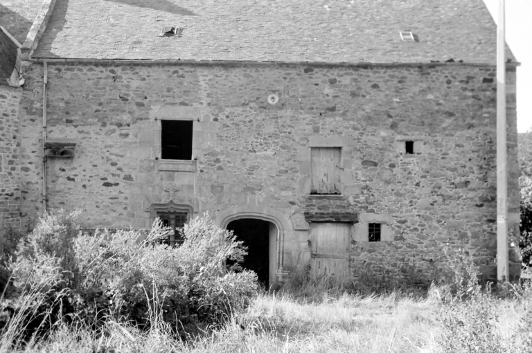 Vue générale (cliché J. Le Goff, pré-inventaire, 1967) ; Lancieux, la Chaponnais. Logis (cliché J. Le Goff, pré-inventaire, 1967)