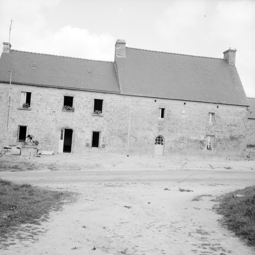 Bourg - Maison B - Vue générale des deux maisons.