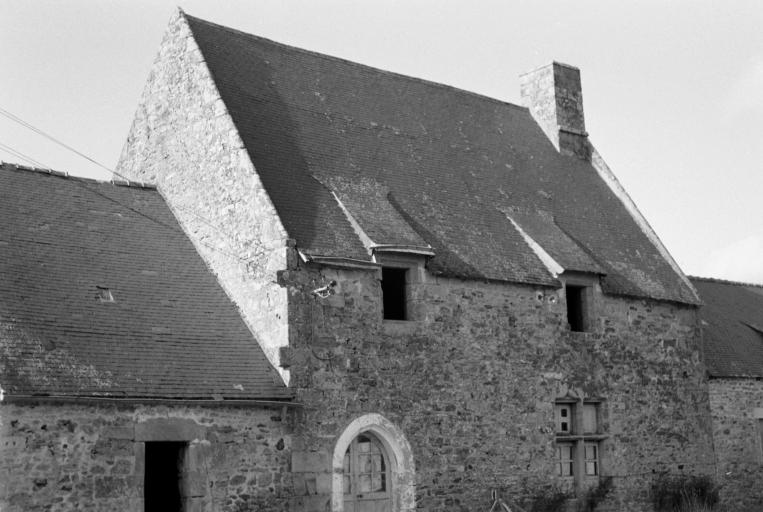 Façade principale : vue générale sud ouest