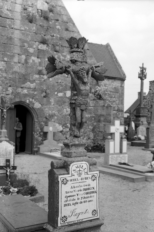 Croix du tombeau Corbel-Robin : face sud ; Croix du tombeau CORBEL-ROBIN, face sud