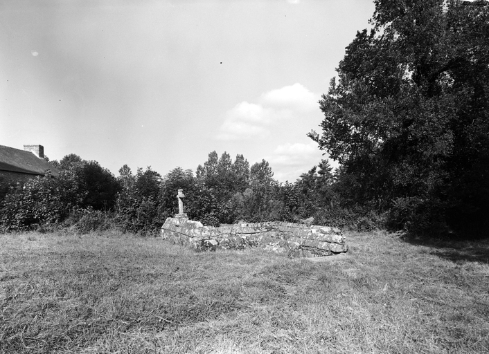 Vue générale de la fontaine et de son environnement