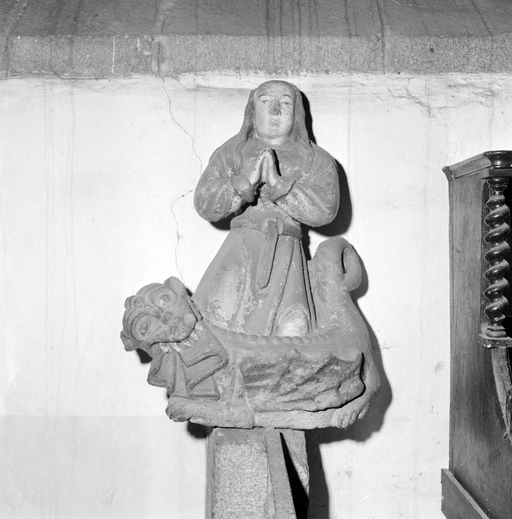 Statue (demi-nature) : sainte Marguerite, église paroissiale Sainte-Madeleine (Dinéault)