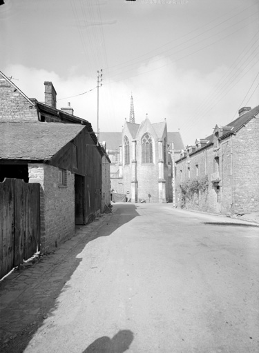Prieuré de chanoines réguliers ; église paroissiale Notre-Dame