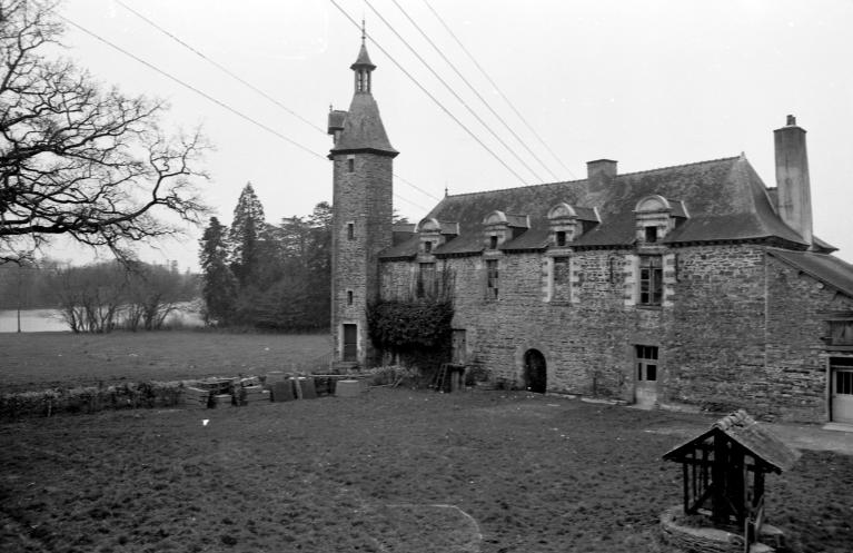 Vue générale de la face est.